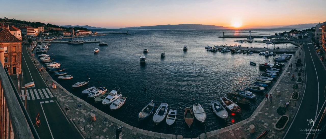 Apartments By The Beach Adela Senj セニ エクステリア 写真
