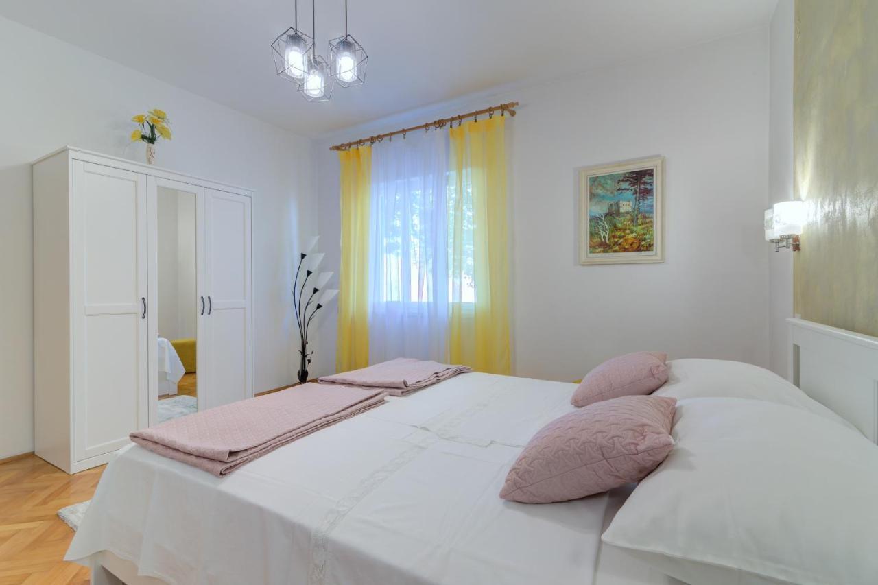 Apartments By The Beach Adela Senj セニ エクステリア 写真