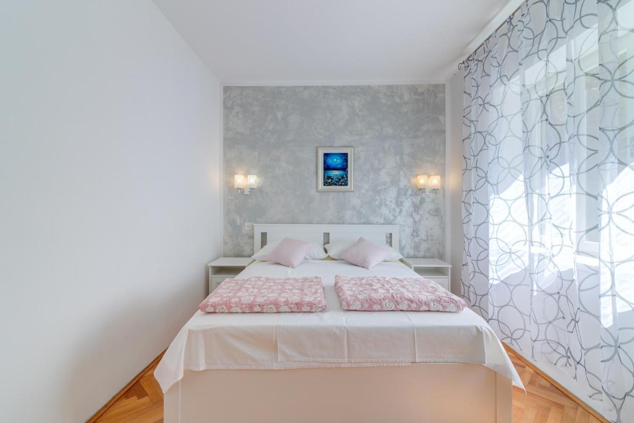 Apartments By The Beach Adela Senj セニ エクステリア 写真